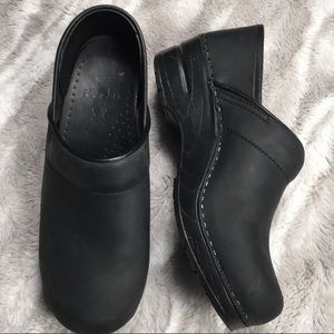 EUC BLACK OILED LEATHER DANSKO CLOGS - SIZE 38